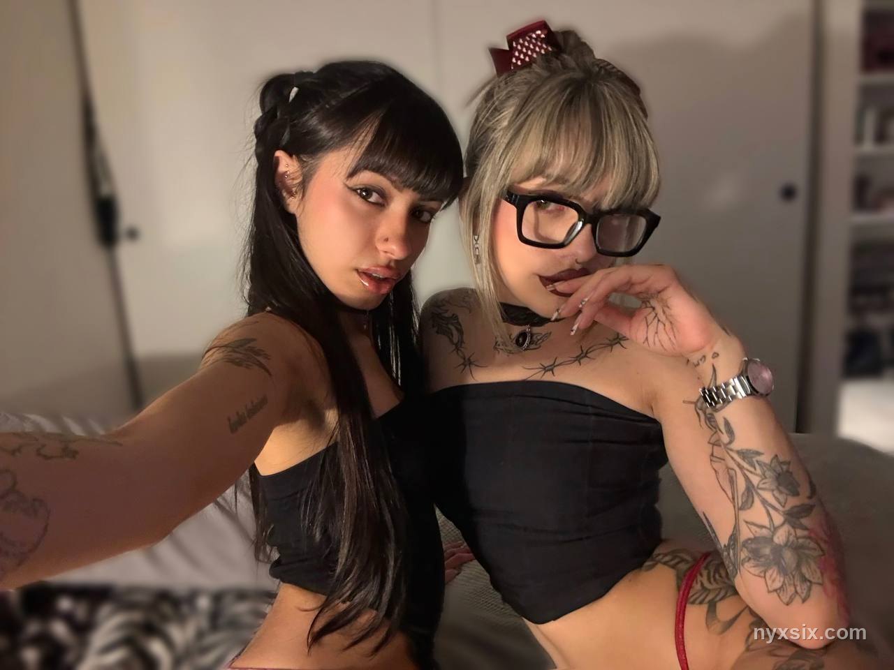 NYX SIX lenceria modelo webcam tatuada